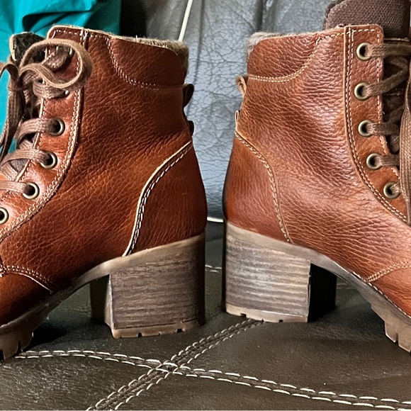 Classic Brown Lace-Up Boots for Women - Picture 2 of 4